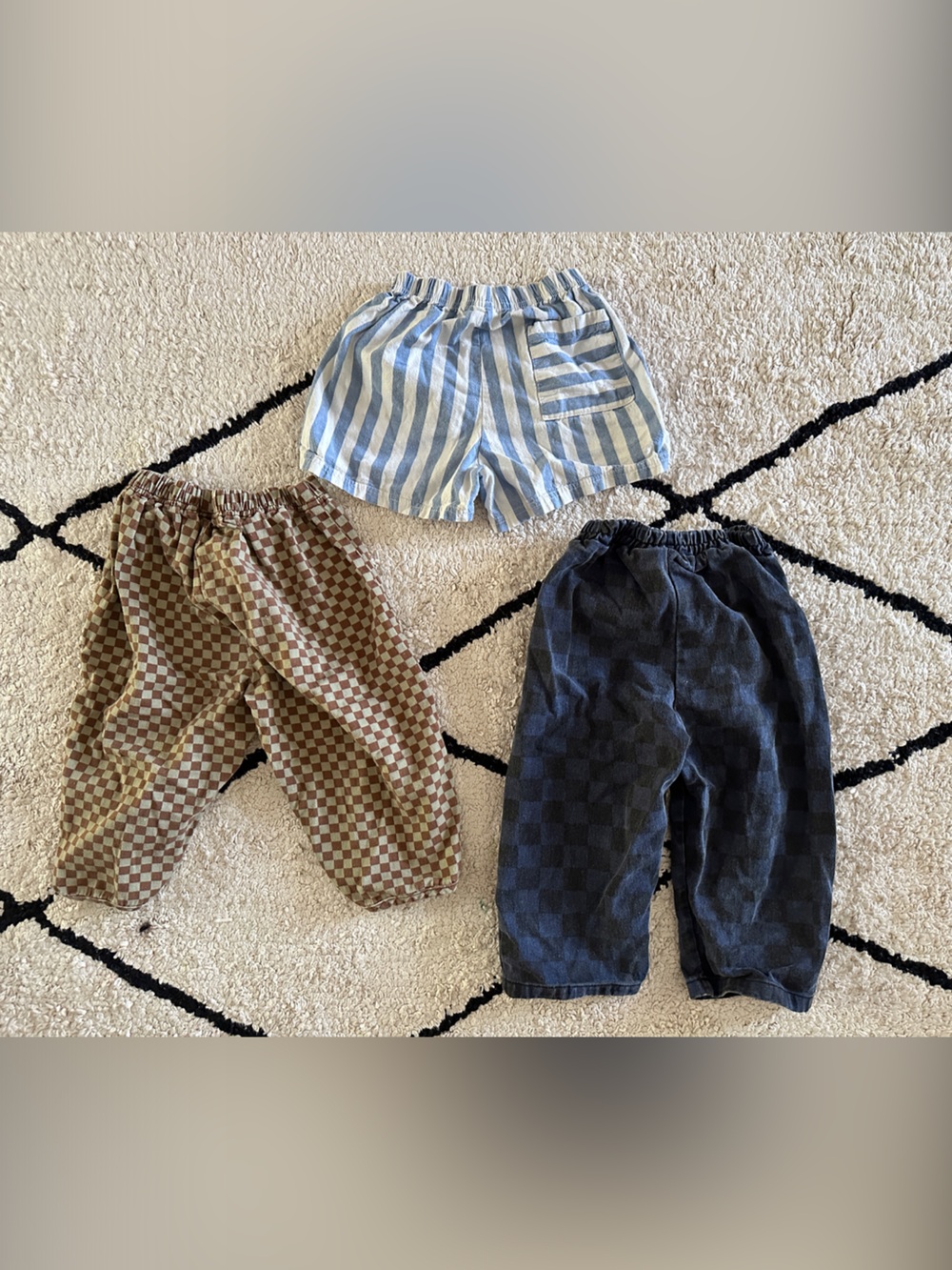 Bundle of kids pants/shorts size 2T-3T - Picture 2 of 3